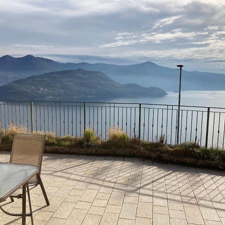 Appartamento Grande Terrazza Vista Lago Parzanica Bagian luar foto