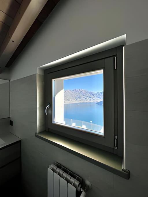 Appartamento Grande Terrazza Vista Lago Parzanica Bagian luar foto