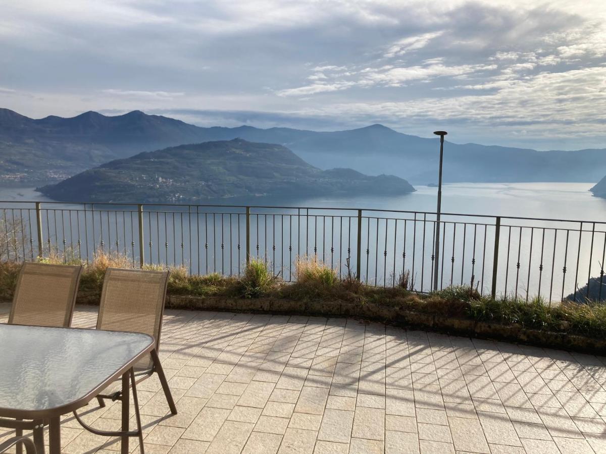 Appartamento Grande Terrazza Vista Lago Parzanica Bagian luar foto