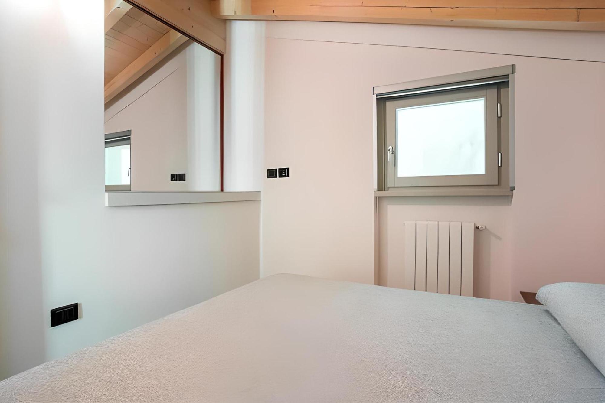 Appartamento Grande Terrazza Vista Lago Parzanica Bagian luar foto