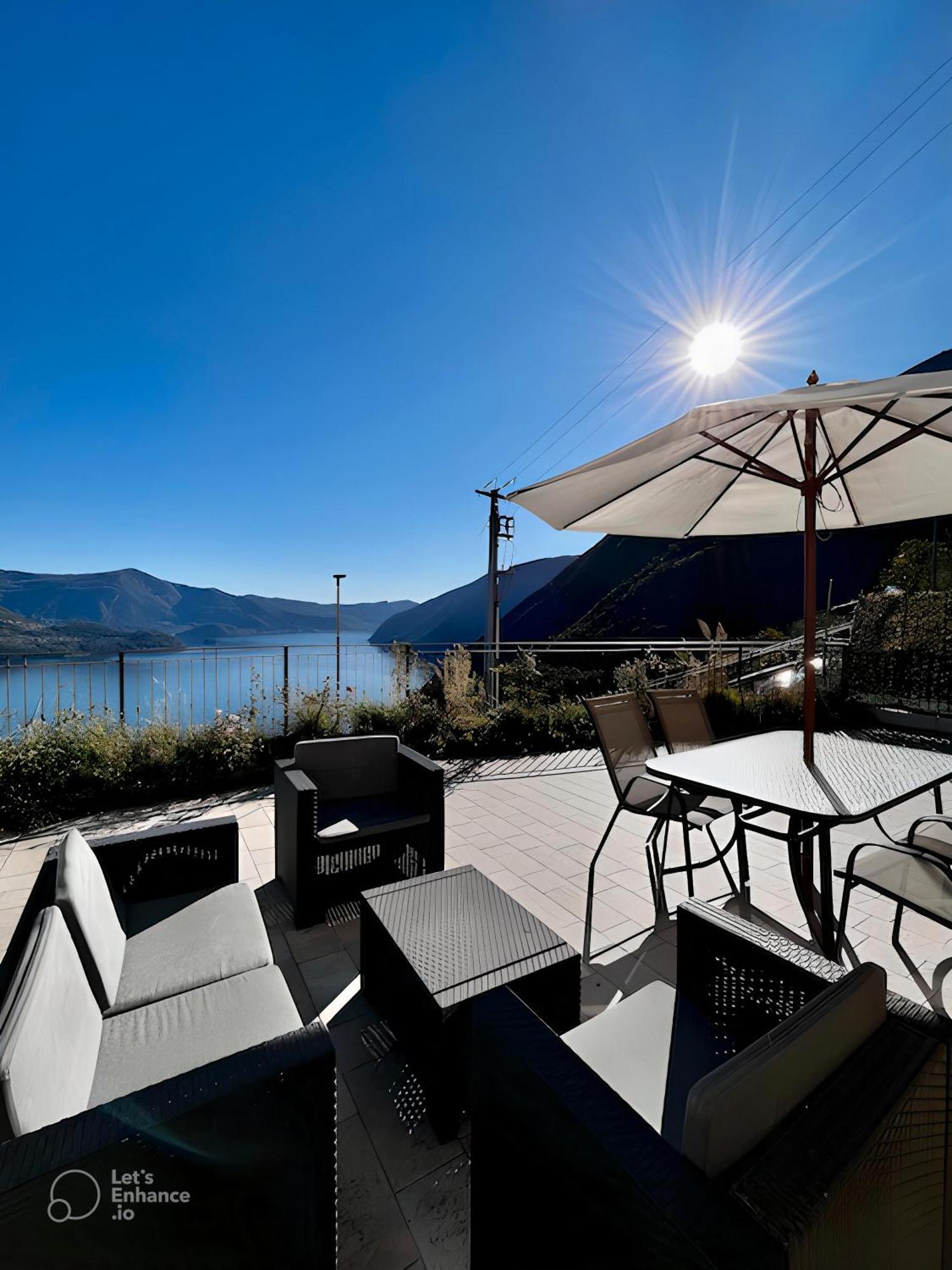 Appartamento Grande Terrazza Vista Lago Parzanica Bagian luar foto